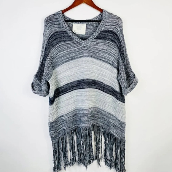 CALIFORNIA MOONRISE Gray Fringe Poncho Sweater Size Large - Picture 4 of 9